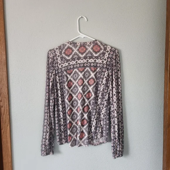Lucky Brand Long Sleeve Top - Picture 7 of 10